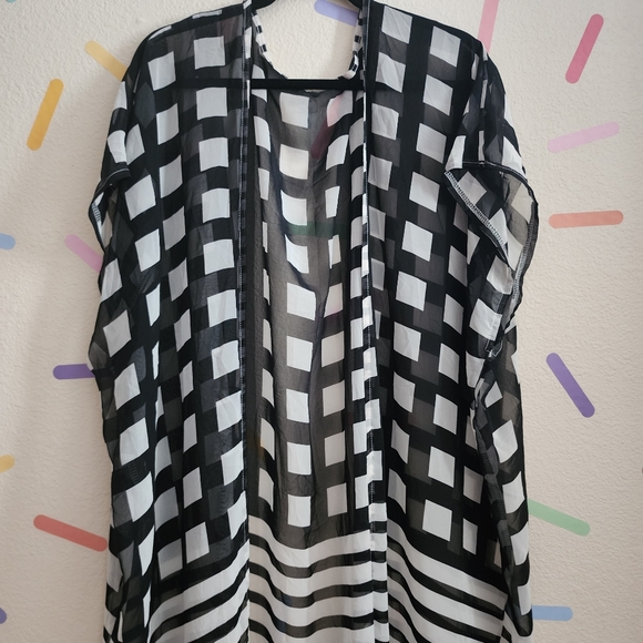 Black and White Sheer Duster Kimono One Size - Picture 3 of 5